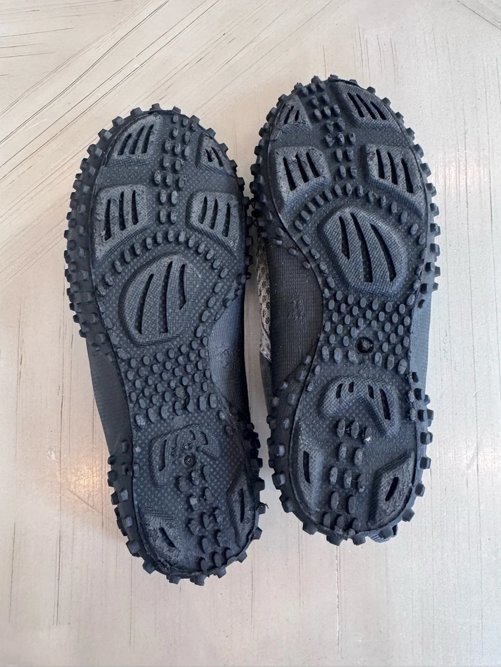 Kids S7 Aqua Socks Wave Water Shoes Gray Zipper Slip-On Pool Beach - Size 12